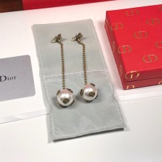 Cercei Christian Dior cu pandantiv sferă de perlă albă, ediție limitată, din aur galben, cu albină și diamante