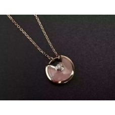 Colier Amulette de Cartier cu diamant și opal roz, aur galben, aur alb și aur roz