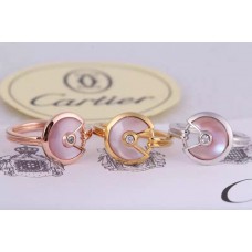 Inel Amulette de Cartier cu opal roz și diamant în aur galben, aur alb și aur roz