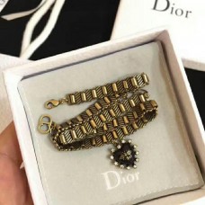 Pandantiv Christian Dior în formă de inimă neagră, albină din alamă, cu diamante fermecătoare pentru femei