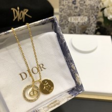 Colier Christian Dior din aur galben cu logo CD inițial, pavat cu diamante, cerc alb MOP Star, pandantive duble