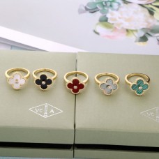 Inel Van Cleef Arpels Magic Alhambra cu sidef și diamante