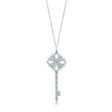 Colier cu pandantiv Tiffany Keys Victoria cu diamante în formă de pară, ofertă DC