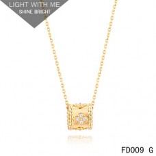 Colier cu pandantiv Van Cleef Arpels Perlee Clover din aur galben cu diamante