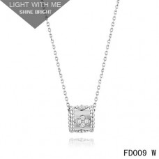 Colier cu pandantiv Van Cleef Arpels Perlee Clover din aur alb cu diamante