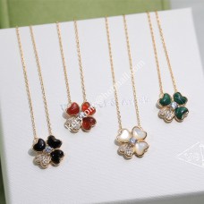 Pandantiv Van Cleef Arpels Cosmos Clip din aur roz cu diamant alb/roșu/negru/verde
