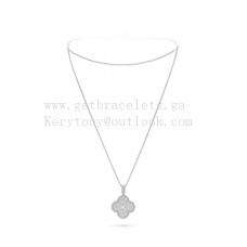 Colier lung Van Cleef Arpels Magic Alhambra din aur alb cu diamante pavate