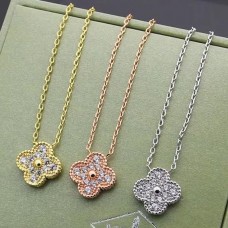 Pandantiv Van Cleef Arpels Magic Alhambra cu diamant