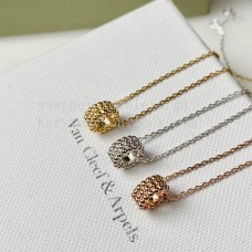 Colier Van Cleef Arpels Perlee cu 3 rânduri de perle, aur galben/aur roz/aur alb