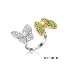 Inel Van Cleef Arpels cu două fluturi între deget și aur galben, cu granate tsavorite