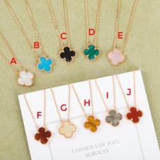 Pandantiv Van Cleef Arpels Alhambra din aur roz